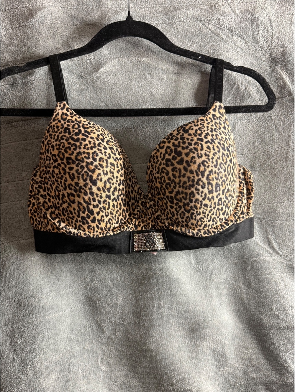 Victoria’s Secret Perfect Shape Shine Patch Push-Up Bra 34DD Leopard NWOT